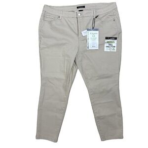 ⭐️ NWT- d.jeans recycled twill oatmeal cropped pants- size 20W